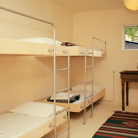 Zig Zag Hostel Τίρανα